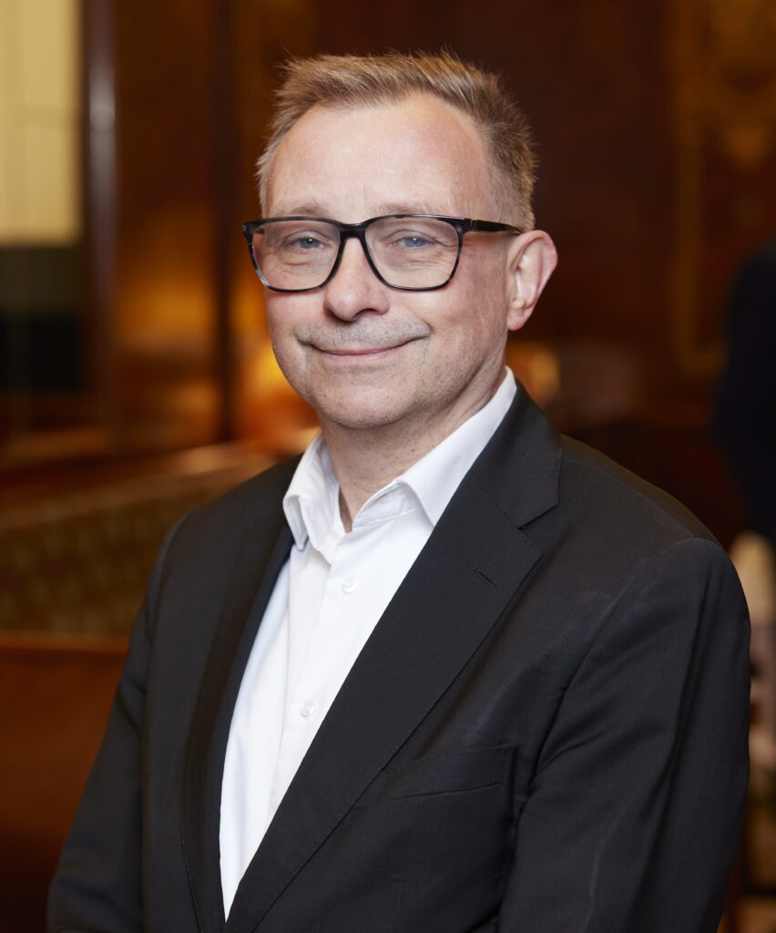 Porträtfoto Richard Crevenna